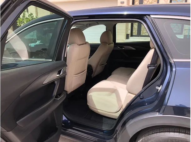 Car image 12