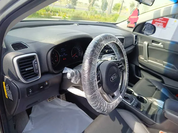Car image 13