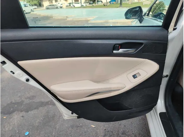 Car image 33