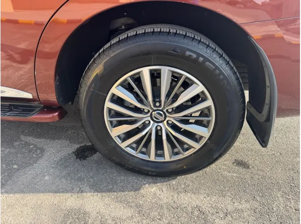 Car image 9