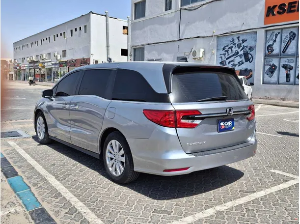 Car image 7