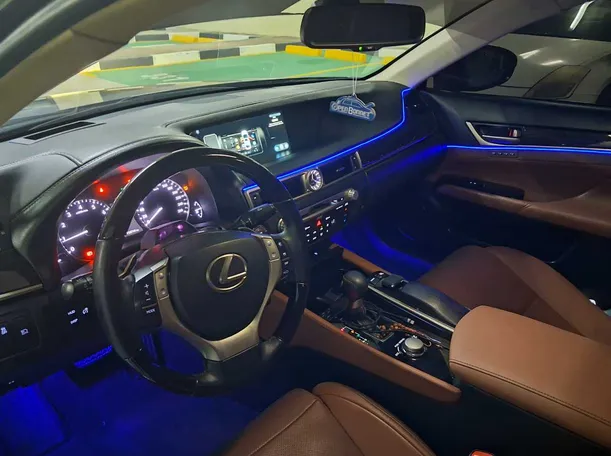 Car image 11
