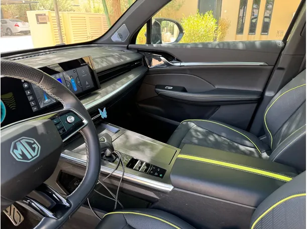 Car image 13