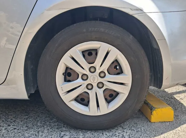 Car image 9