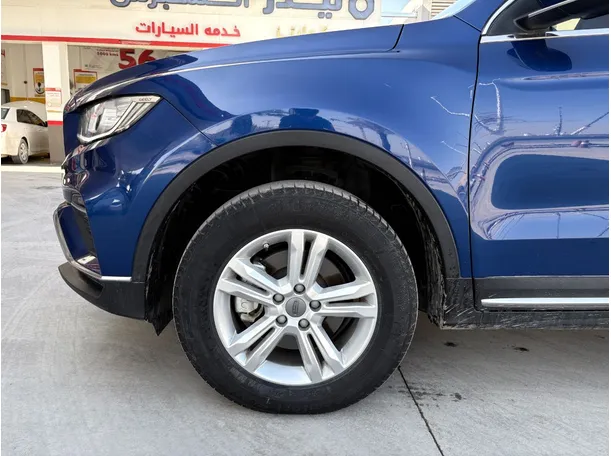 Car image 9