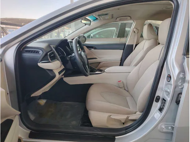 Car image 16