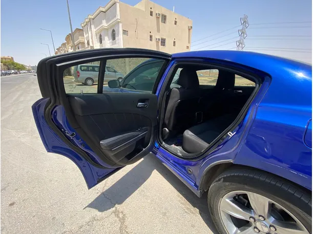 Car image 12