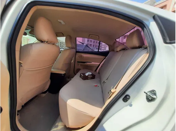 Car image 13