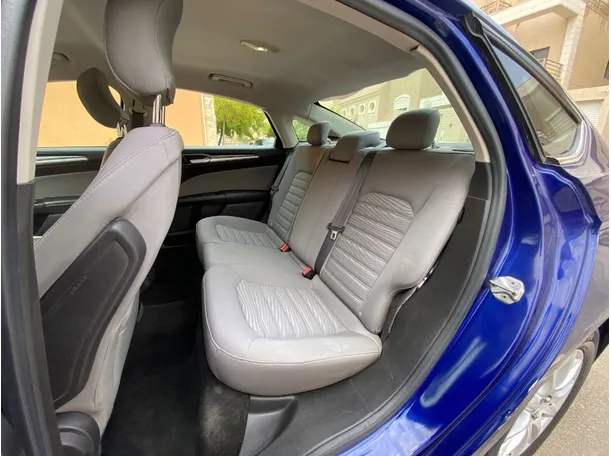 Car image 13