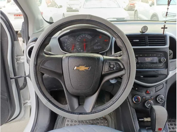 Car image 17