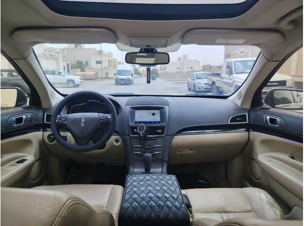 Car image 17