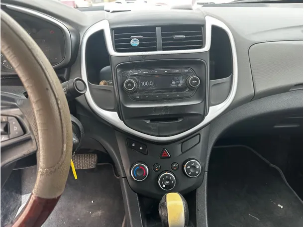 Car image 16