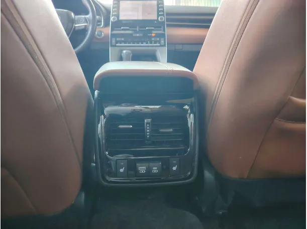 Car image 32