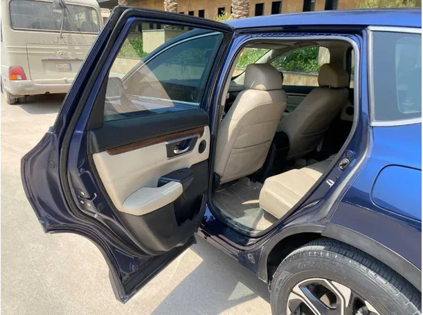 Car image 12