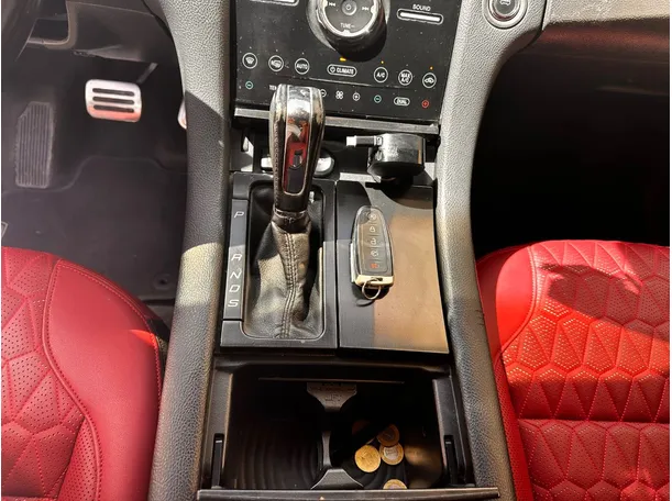 Car image 16
