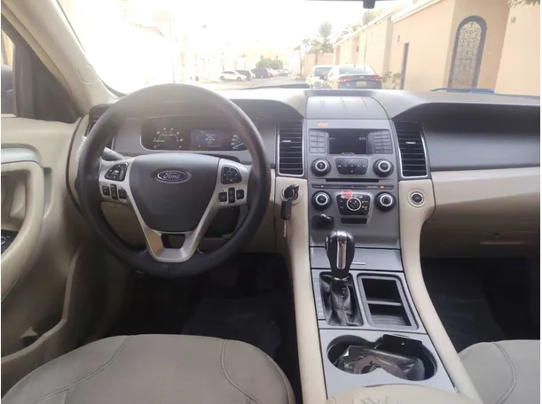 Car image 19