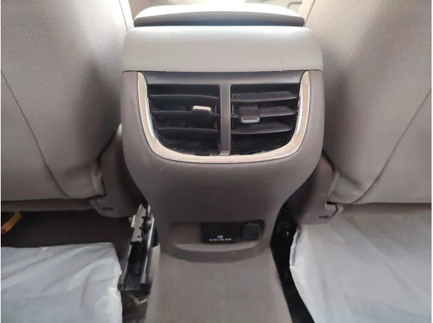 Car image 27