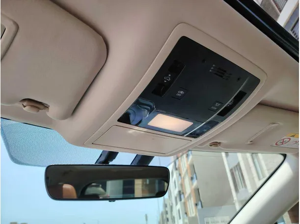 Car image 33