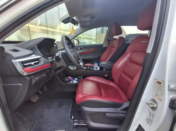 Car image 12