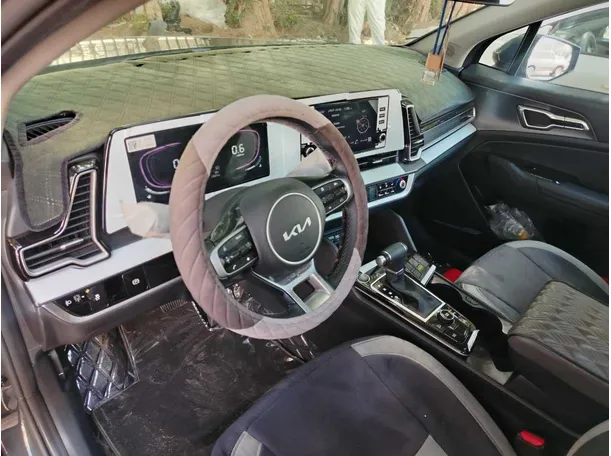 Car image 15
