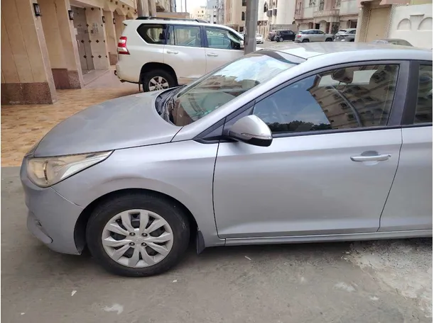 Car image 9