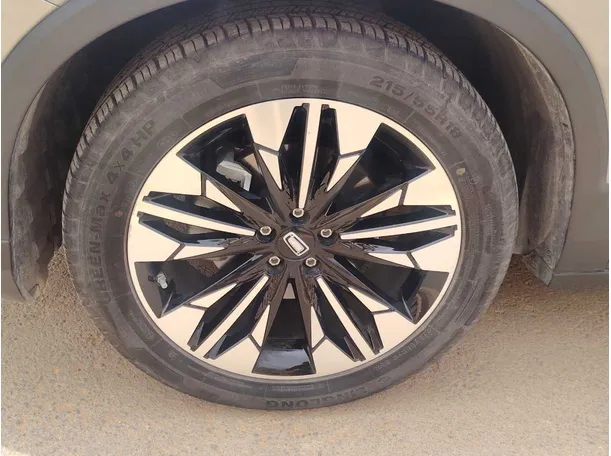 Car image 10