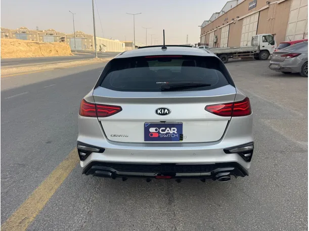 Car image 6