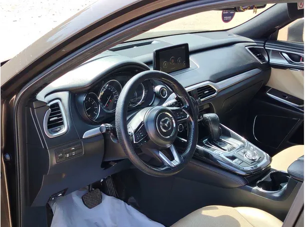 Car image 13