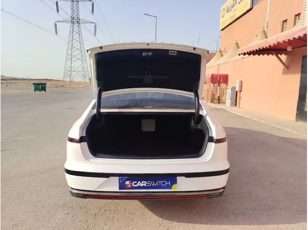 Car image 27