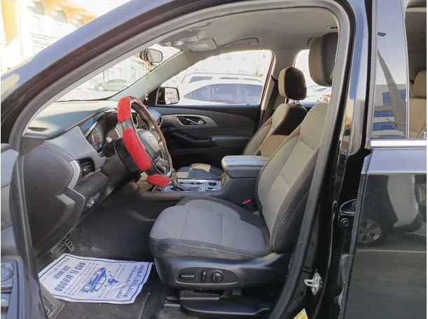 Car image 12