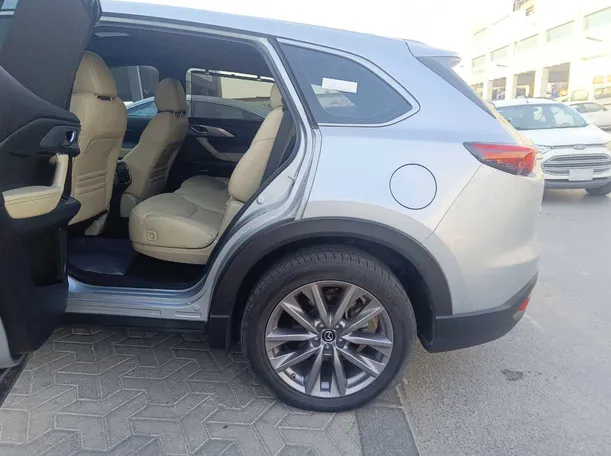 Car image 15