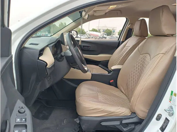 Car image 12