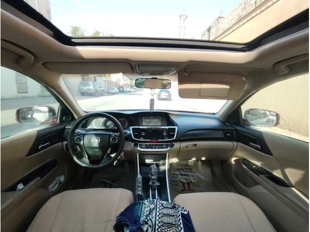 Car image 17