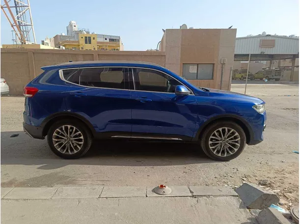 Car image 4