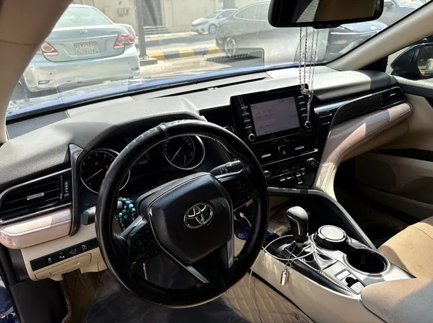 Car image 12
