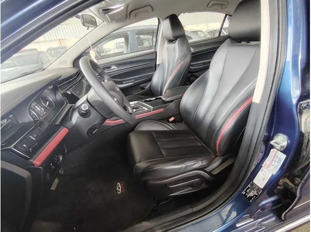 Car image 13