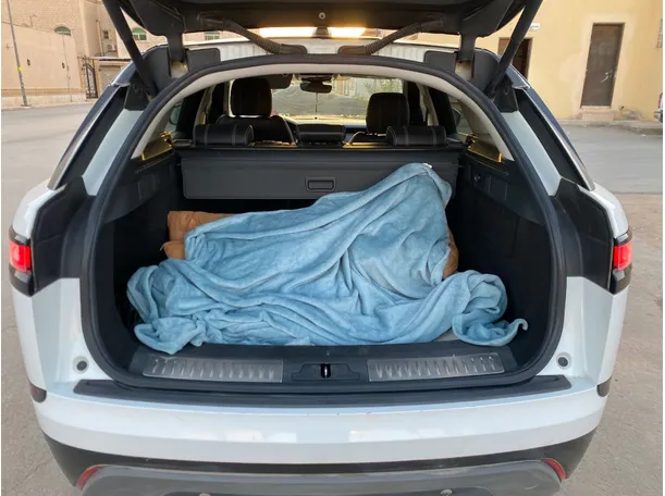 Car image 20