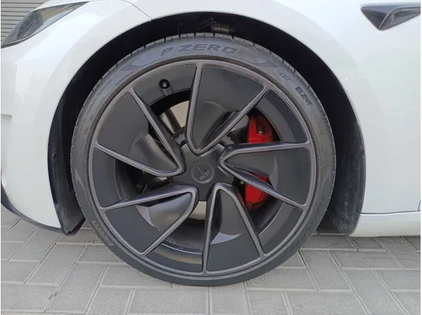 Car image 9