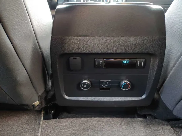 Car image 30