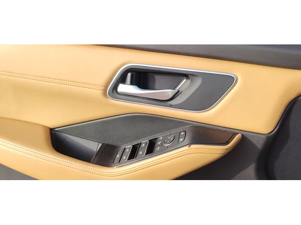 Car image 32