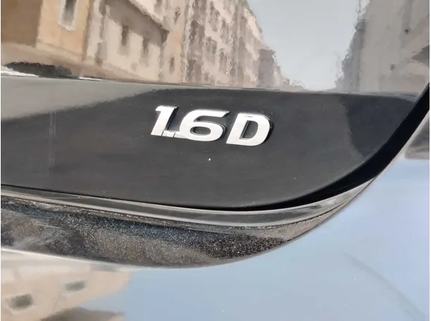 Car image 30