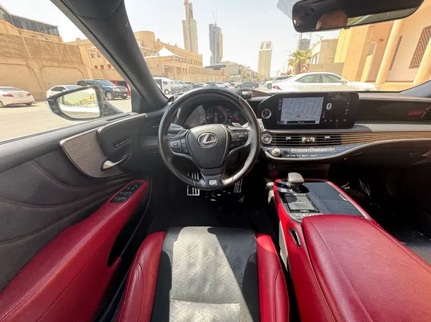 Car image 16