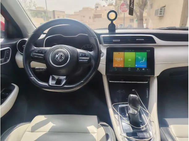 Car image 19
