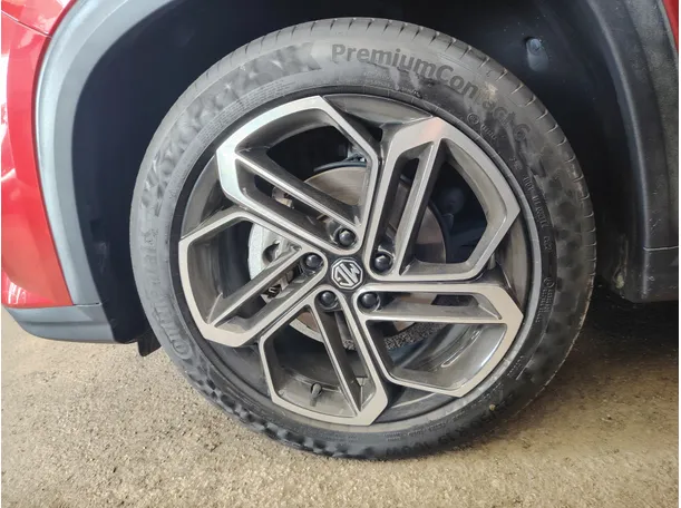 Car image 9