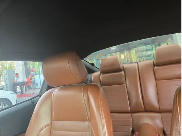 Car image 10