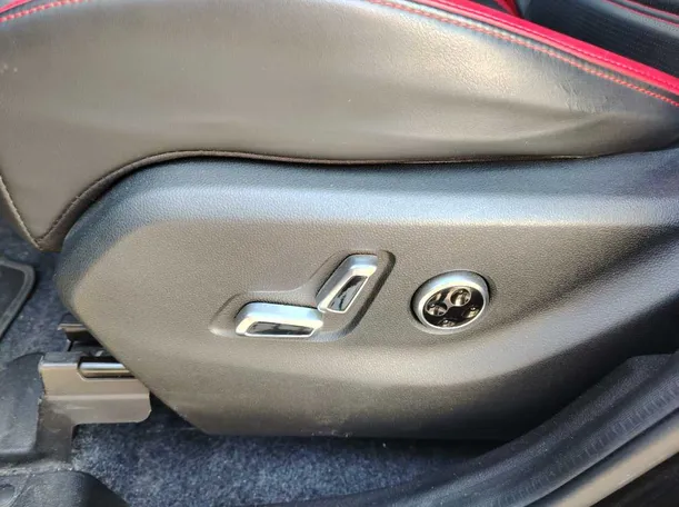 Car image 37