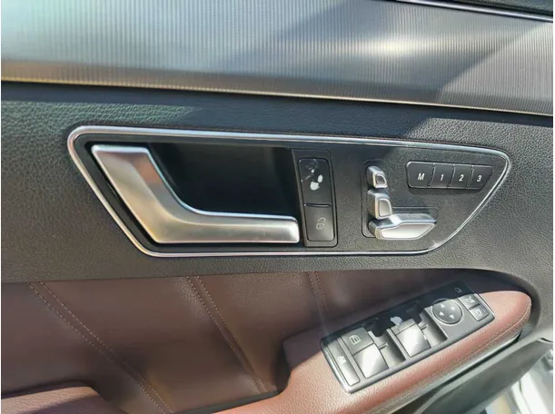 Car image 34