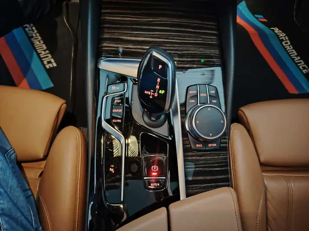 Car image 24