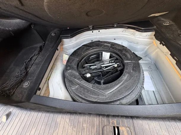 Car image 27