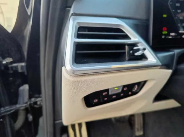 Car image 40
